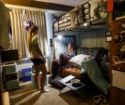 girls in dorm room